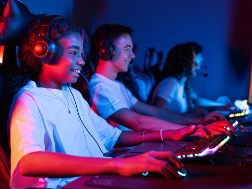 Os Jogos de Hoje: O Impacto de eSports nos Filmes e na Cultura Pop com CS2
