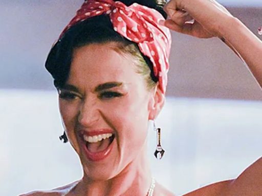 Katy Perry divulga clipe sensual de "Woman's World"