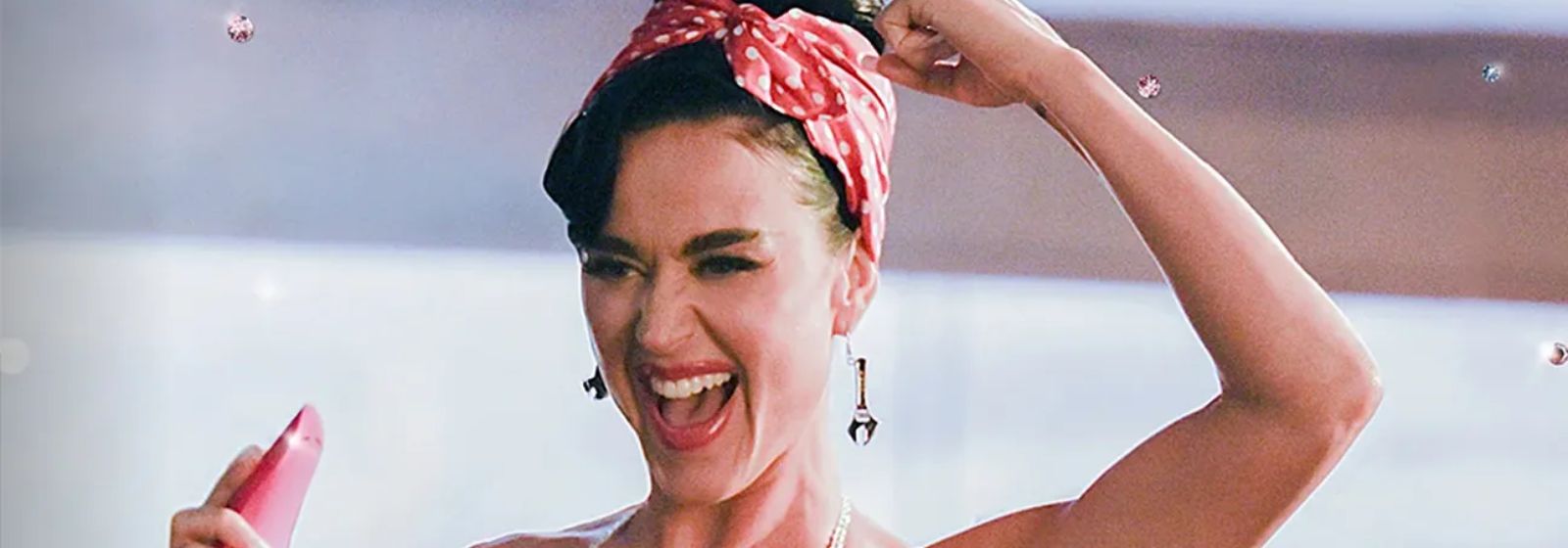 Katy Perry divulga clipe sensual de "Woman's World"