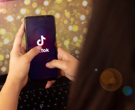 5 Melhores Sites para Comprar Seguidores no TikTok (Barato e Instantâneo)