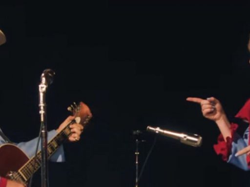 Lady Gaga e Bruno Mars lançam clipe de "Die With a Smile"