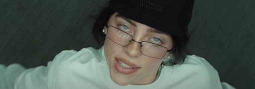 Billie Eilish lança clipe da música "Birds of Feather"