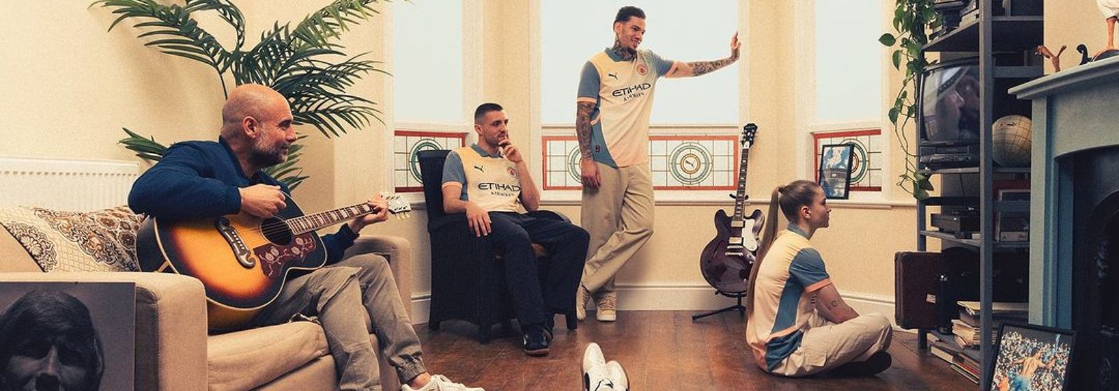 Manchester City lança nova camisa inspirada em álbum do Oasis
