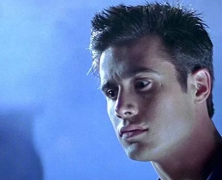 Freddie Prinze Jr vai reprisar papel na nova versão de Eu Sei O Que Vocês Fizeram no Verão Passado