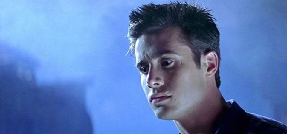 Freddie Prinze Jr vai reprisar papel na nova versão de Eu Sei O Que Vocês Fizeram no Verão Passado