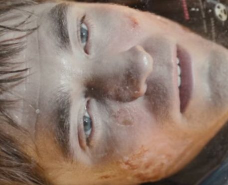 Mickey 17, sci-fi estrelada por Robert Pattinson, ganha trailer