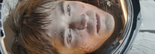 Mickey 17, sci-fi estrelada por Robert Pattinson, ganha trailer