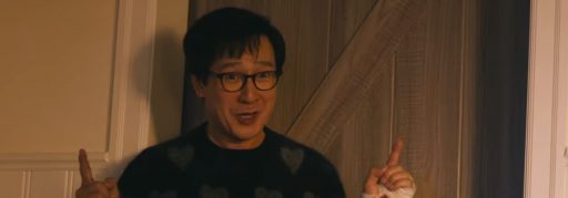 Amor Bandido, comédia de ação com Ke Huy Quan, ganha trailer