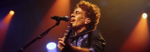 Nando Reis faz show em Fortaleza com nostalgia, inclusão e parceria inesquecível