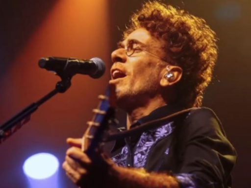 Nando Reis faz show em Fortaleza com nostalgia, inclusão e parceria inesquecível