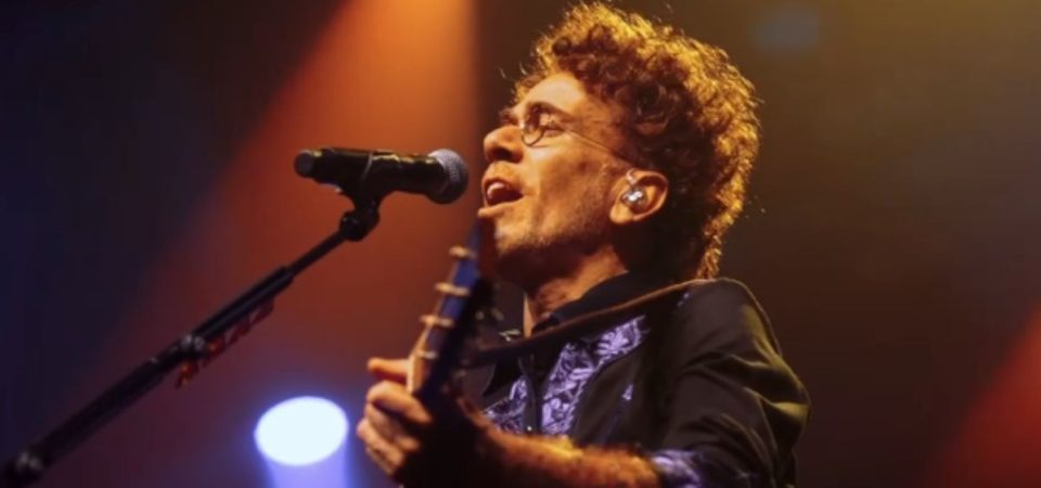 Nando Reis faz show em Fortaleza com nostalgia, inclusão e parceria inesquecível