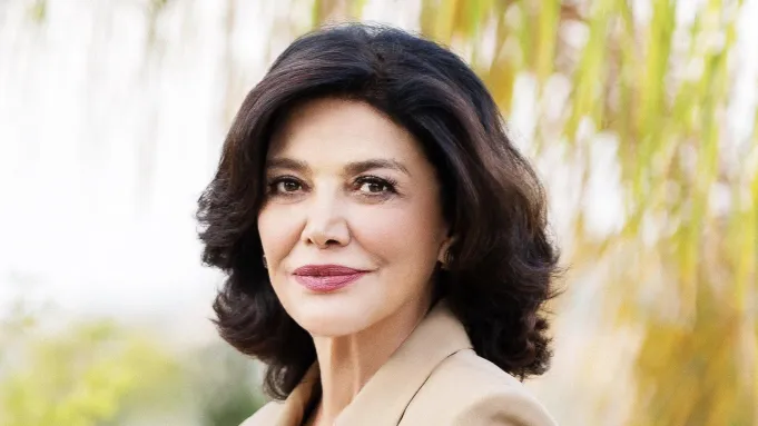 Shohreh Aghdashloo A Roda Do Tempo