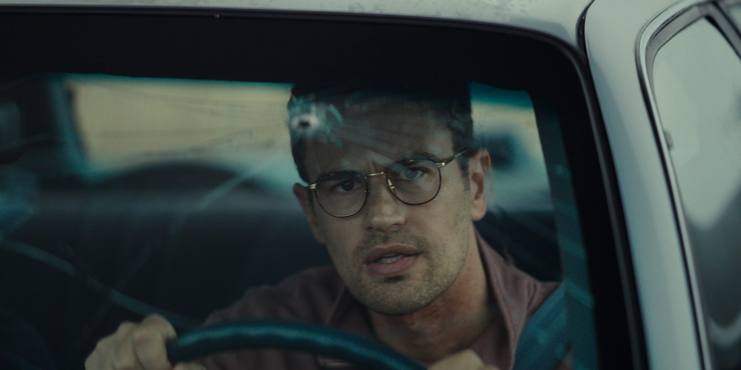 O Macaco, com Theo James, ganha trailer