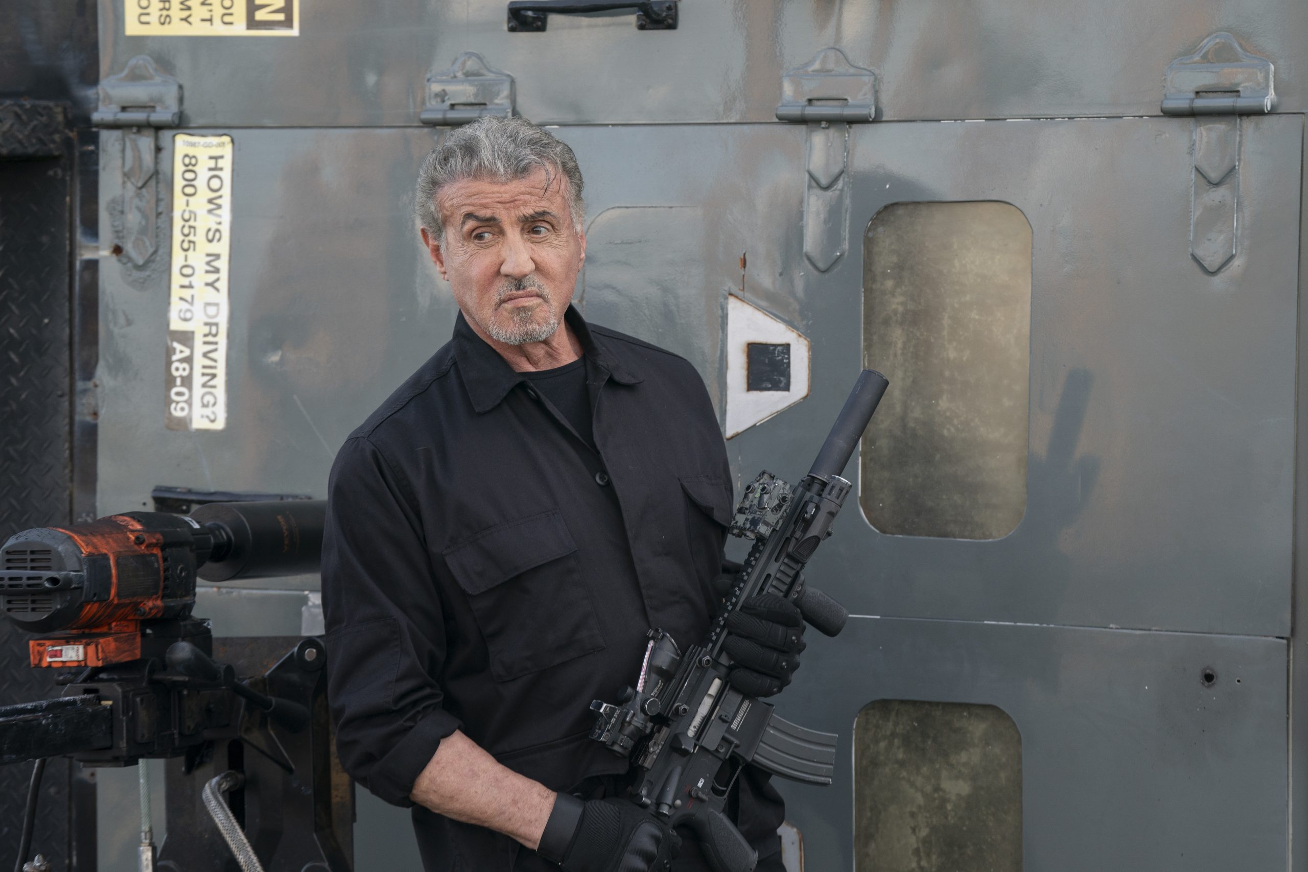 Blindado | Sylvester Stallone surpreende e interpreta um vilão em novo filme