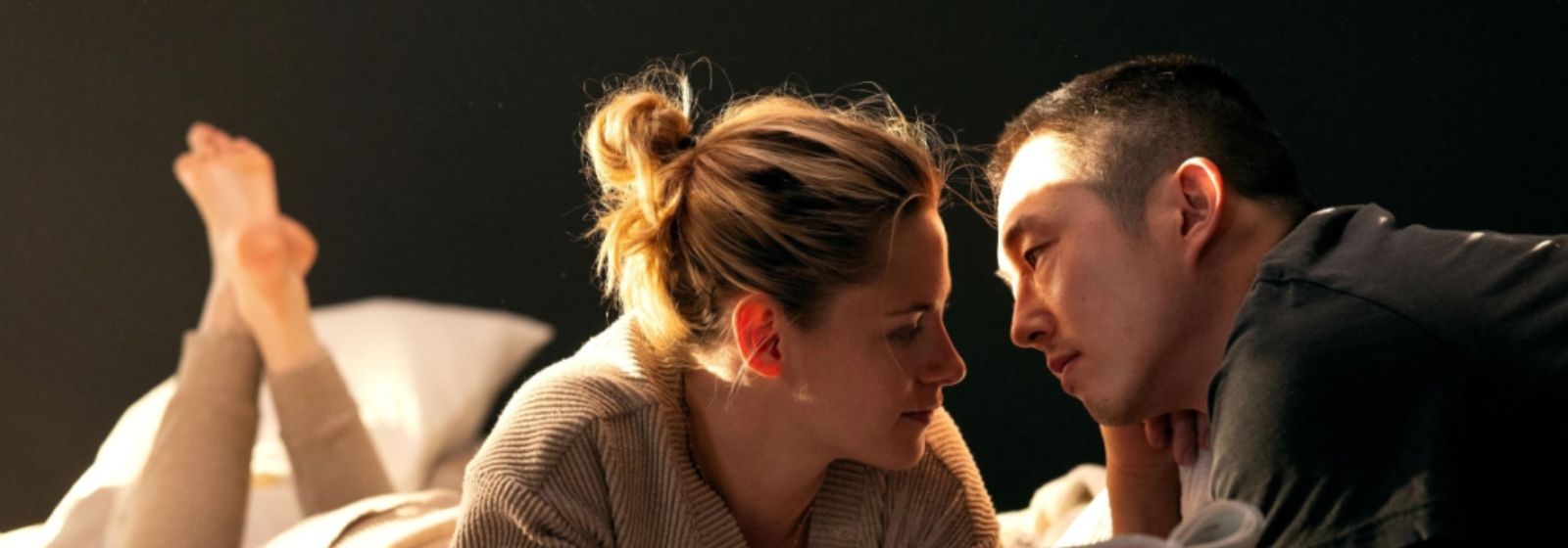 Love Me | Romance pós-apocalíptico com Kristen Stewart e Steven Yeun ganha trailer