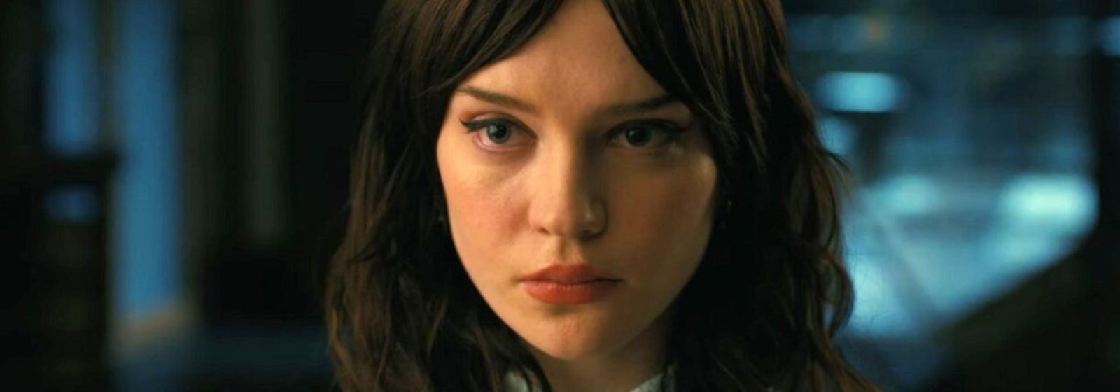 Acompanhante Perfeita, com Sophie Thatcher e Jack Quaid, ganha trailer