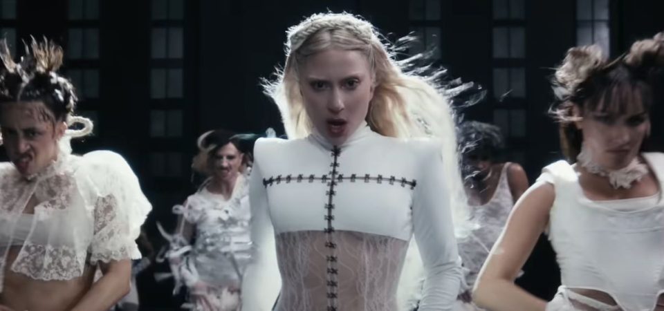 Lady Gaga lança clipe de Abracadabra