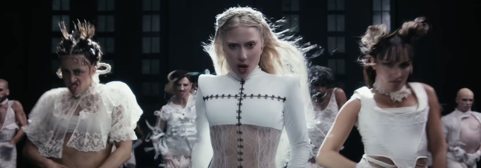 Lady Gaga lança clipe de Abracadabra