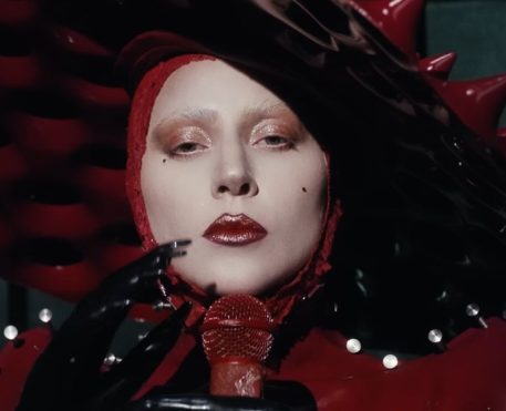 Lady Gaga anuncia oficialmente show na Praia de Copacabana