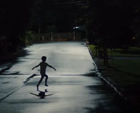A Hora do Mal: Warner Bros. revela teaser do novo terror psicológico de Zach Cregger