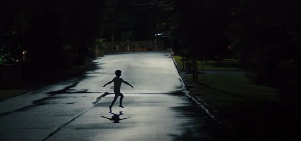 A Hora do Mal: Warner Bros. revela teaser do novo terror psicológico de Zach Cregger