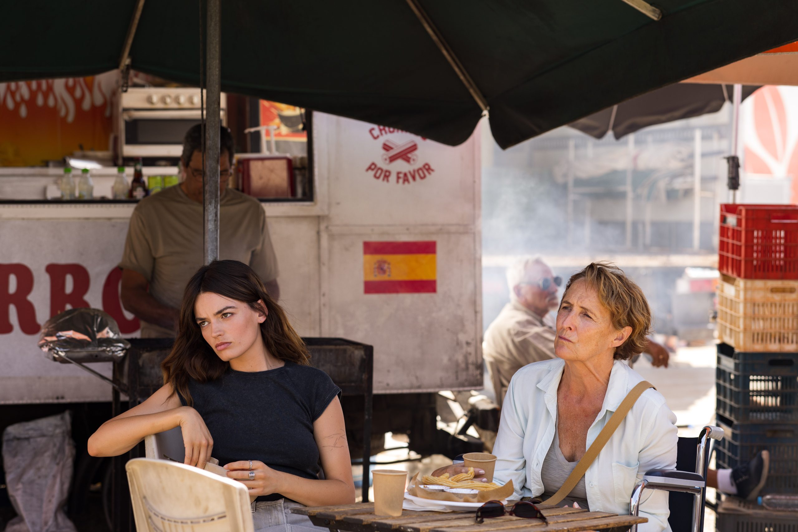 Hot Milk | Filme com Fiona Shaw e Emma Mackey ganha cartaz