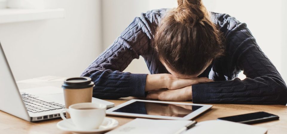 Entre Maratonas e Burnout: O Cansaço do Lazer Sem Fim