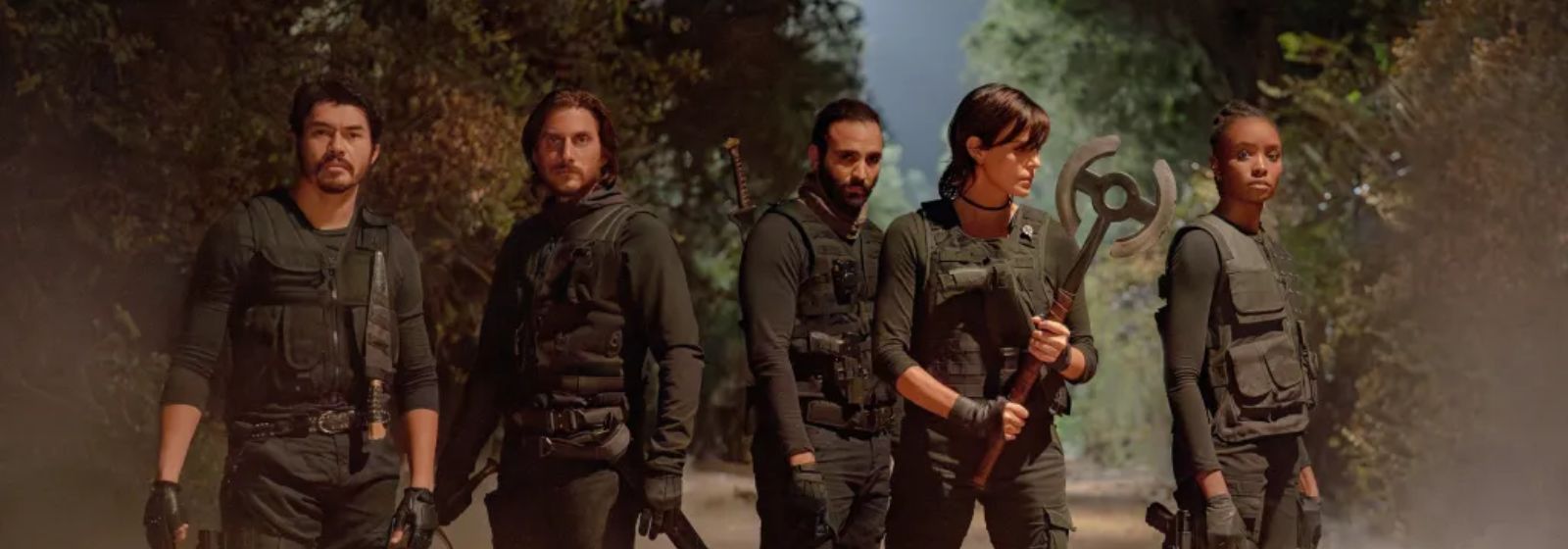 Charlize Theron e Uma Thurman se enfrentam em trailer eletrizante de The Old Guard 2 na Netflix
