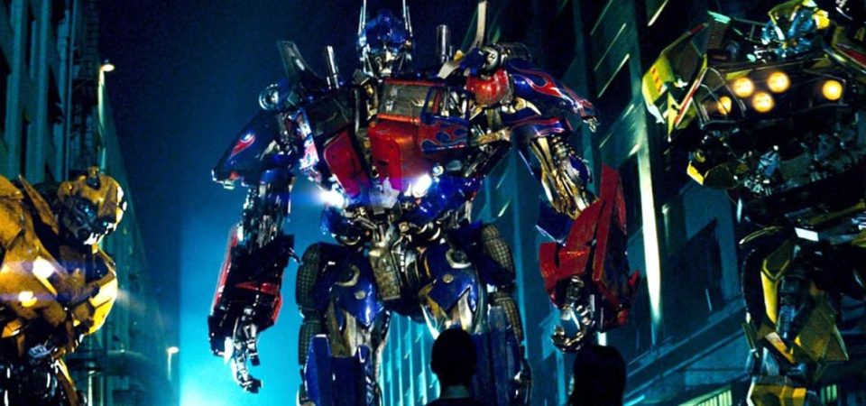 Michael Bay retorna à franquia Transformers em novo filme