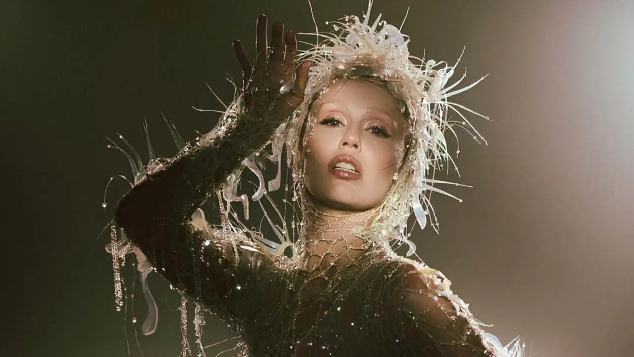 Miley Cyrus: Something Beautiful