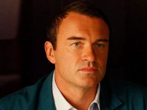 Morre Julian McMahon, astro de Nip/Tuck e Quarteto Fantástico, aos 56 anos