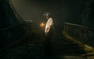 Frankenstein ganha cartazes e data de estreia