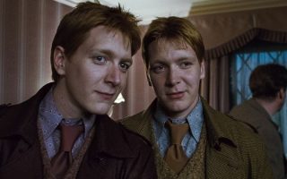 Harry Potter | Vídeo dos bastidores revela os Gêmeos Weasley em King’s Cross