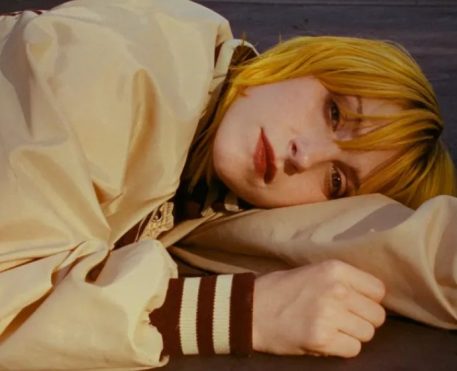 Hayley Williams lança clipe de “Ego Death At A Bachelorette Party”