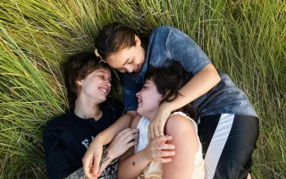 Paraíso em Chamas | Filme premiado em Veneza estreia em setembro no Brasil