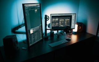 Ergonomia e produtividade: por que usar um monitor vertical para PC pode transformar sua rotina de trabalho e estudos