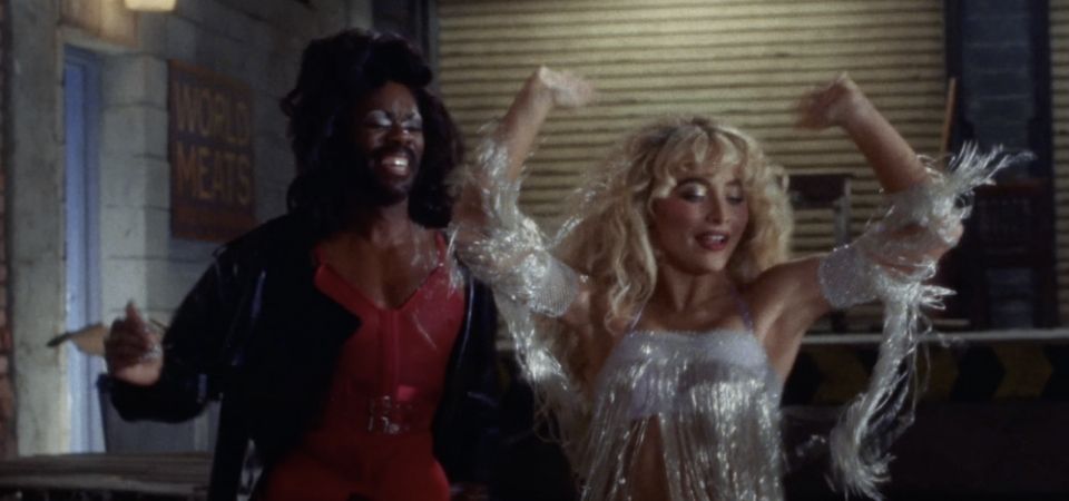 Sabrina Carpenter lança “Man’s Best Friend” e clipe ousado de “Tears”