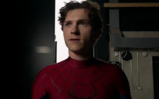 Tom Holland aparece com o novo traje de Homem-Aranha 4