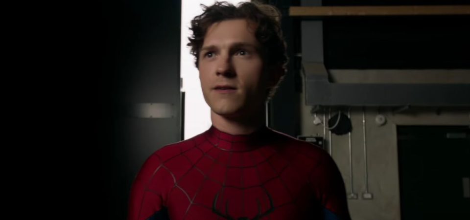 Tom Holland aparece com o novo traje de Homem-Aranha 4