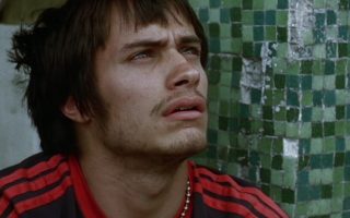 Amores Brutos volta aos cinemas em 4K, 25 anos após seu lançamento