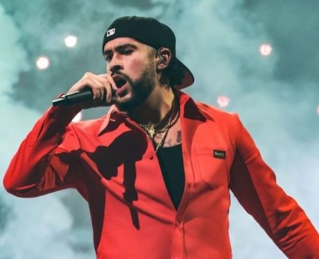 Bad Bunny será a grande atração do Super Bowl 2026