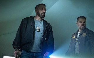 Dinheiro Suspeito, filme da Netflix com Ben Affleck e Matt Damon, ganha primeiras imagens
