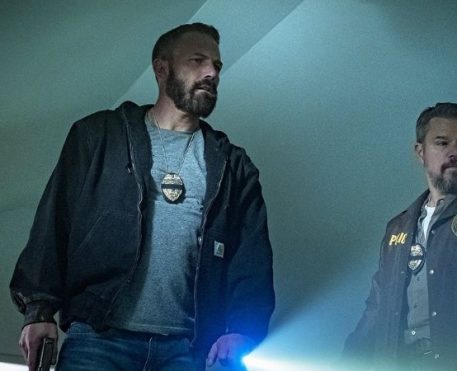 Dinheiro Suspeito, filme da Netflix com Ben Affleck e Matt Damon, ganha primeiras imagens