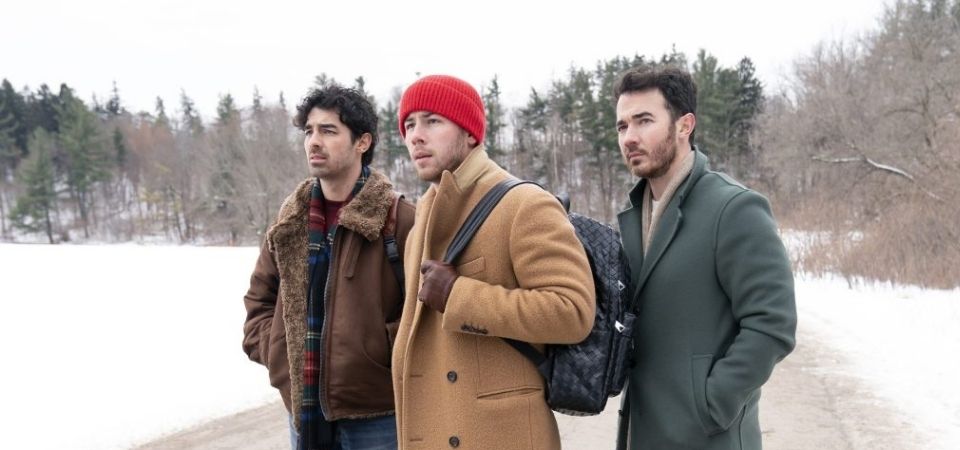 Disney+ divulga cartaz e teaser de Um Natal Bem Jonas Brothers