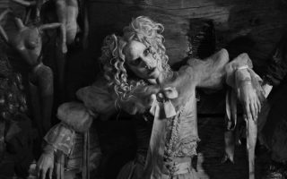 Com direção de Tim Burton, Lady Gaga lança o clipe de “The Dead Dance”