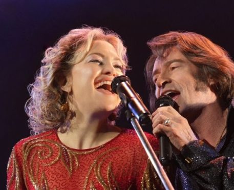 Song Sung Blue: Um Sonho a Dois, com Hugh Jackman e Kate Hudson, ganha primeiro trailer