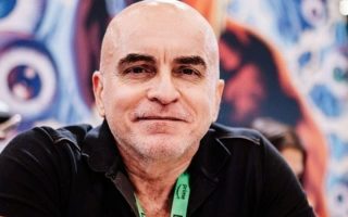 CCXP25 celebra legado dos quadrinhos nacionais com homenagem a Mike Deodato