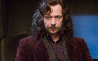 Sir Gary Oldman recebe o título de Cavaleiro pela monarquia britânica