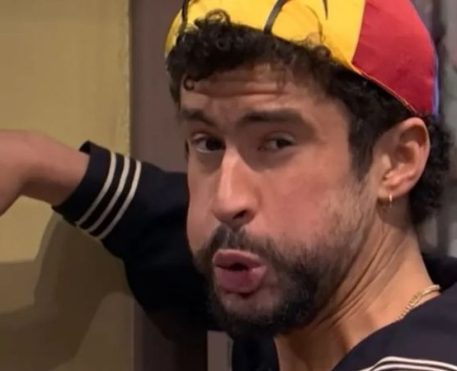 Bad Bunny vira Quico em paródia de Chaves no SNL
