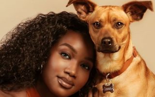 Iza lança clipe fofo com Amendoim, do filme Caramelo